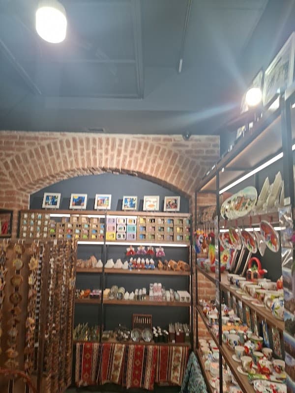 Daisi Art Salon