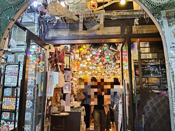ZAKURO Restaurant & Cafe