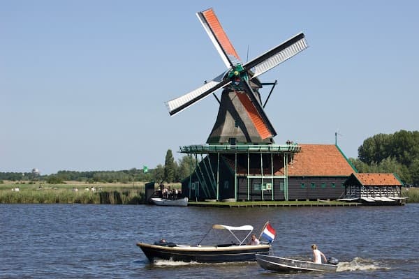 De Kat Verfmolen (The Cat Paint Mill)