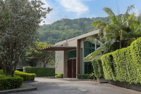 At Ease Hotel