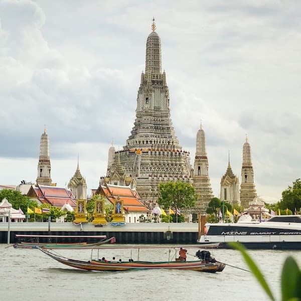Wat Arun Ratchawararam Ratchawaramahawihan (Temple of Dawn)