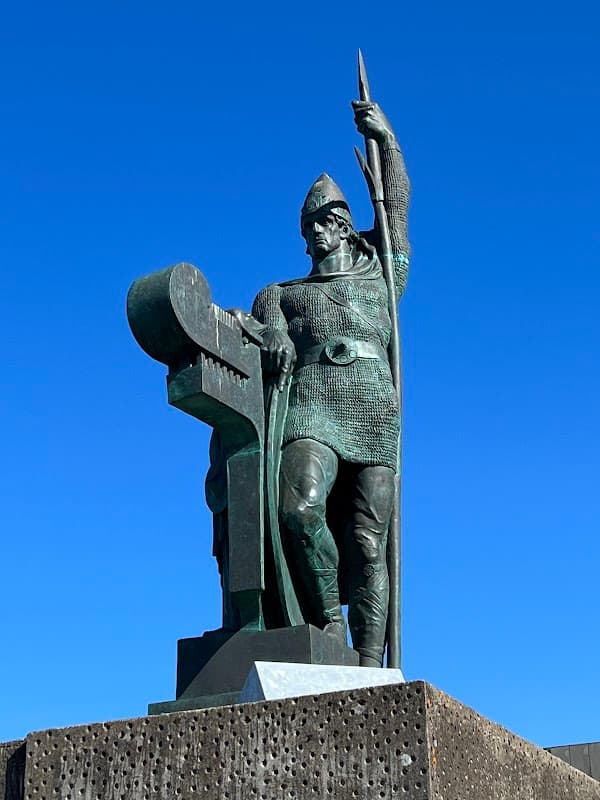 Ingólfur Arnarson Statue