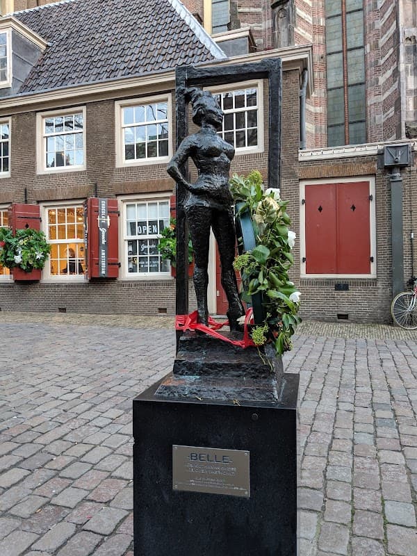 Belle Statue