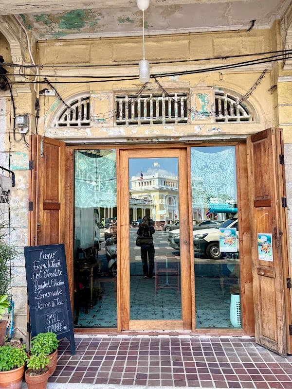 Small Table Cafe