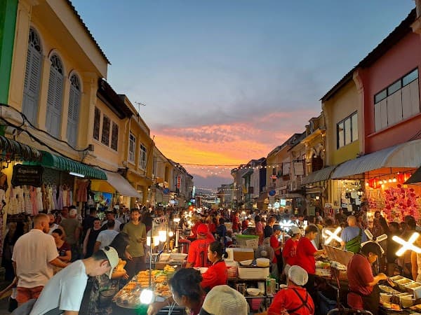 Phuket Old Town Sunday Night Market (Lard Yai)
