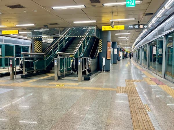 Noksapyeong Station