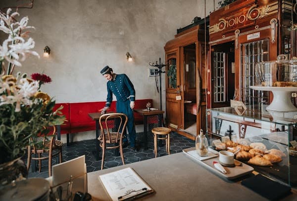Aufzug Cafe