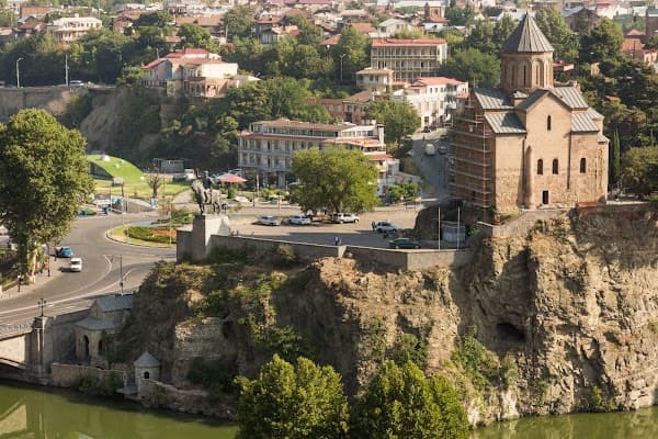 Metekhi Church and Vakhtang Gorgasali Statue