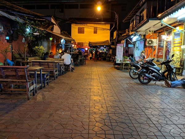 Rambuttri Alley